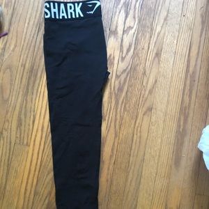 Gym shark leggings